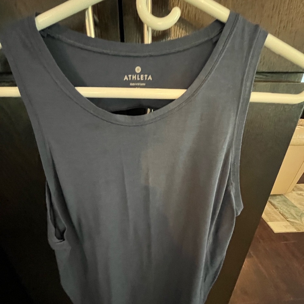 EUC Athleta yoga/exercise tank. Size M